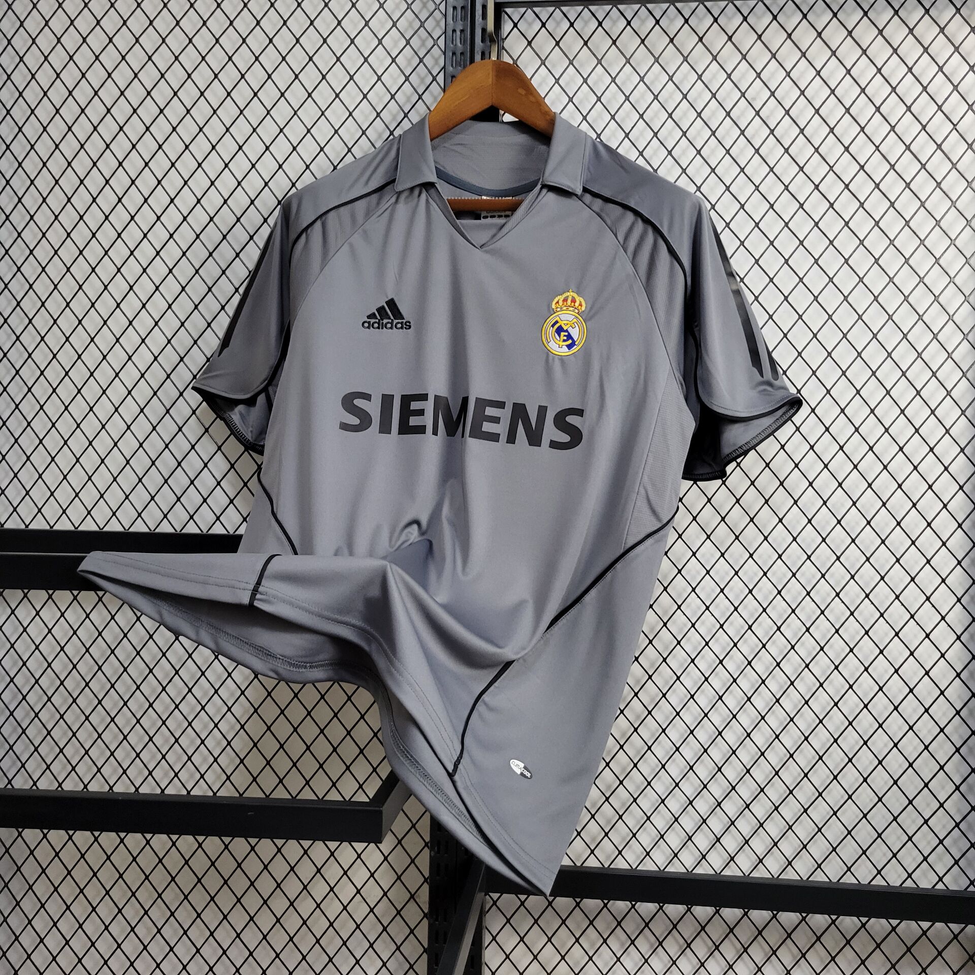 Retro Real Madrid 2005/06 Third Jersey