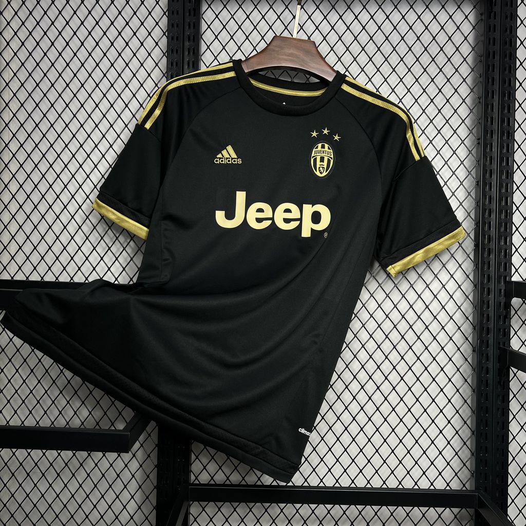 Retro Juventus 2015/16 Third Jersey